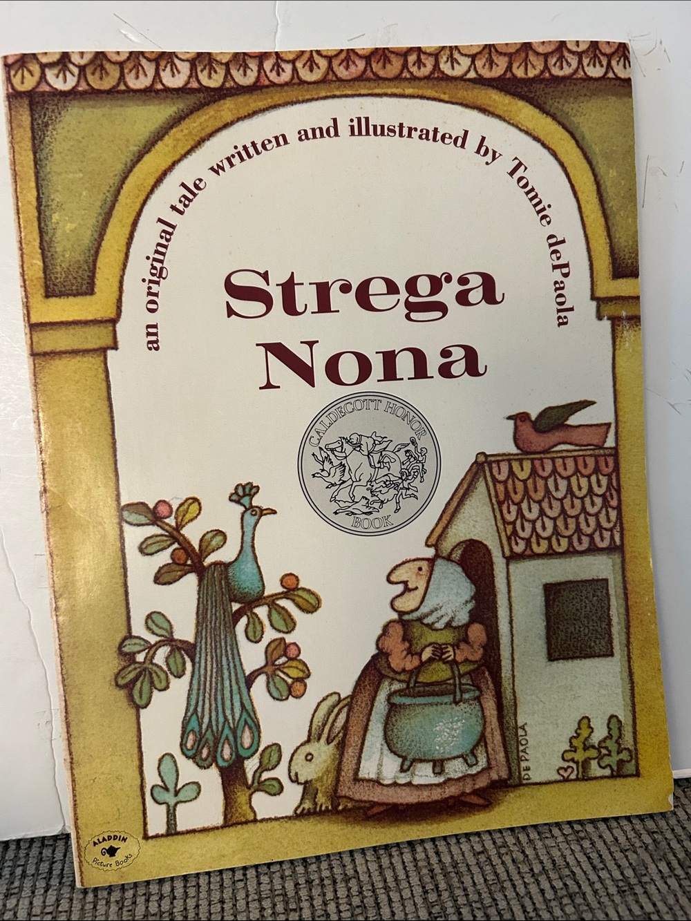 Strega Nona by Tomie dePaola softcover book Caldecott honor book ‘75